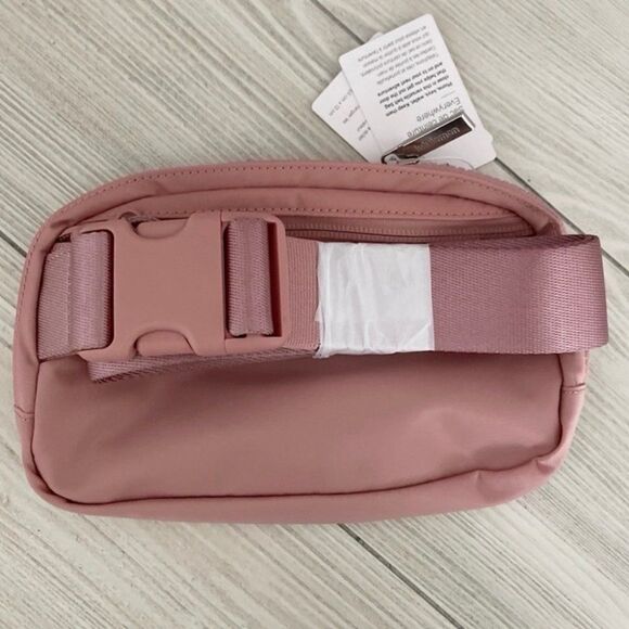 NWT EXTENDED STRAP lululemon everywhere belt bag 1L - pink pastel, strawberry - Picture 8 of 11